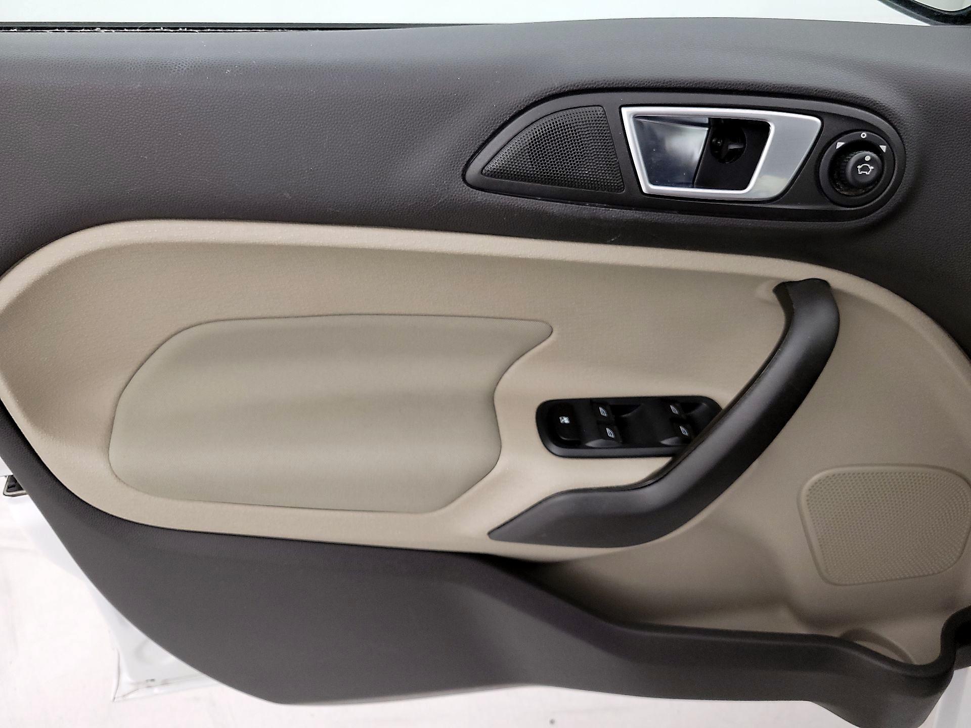 Thumbnail: 2016 Ford Fiesta - 12