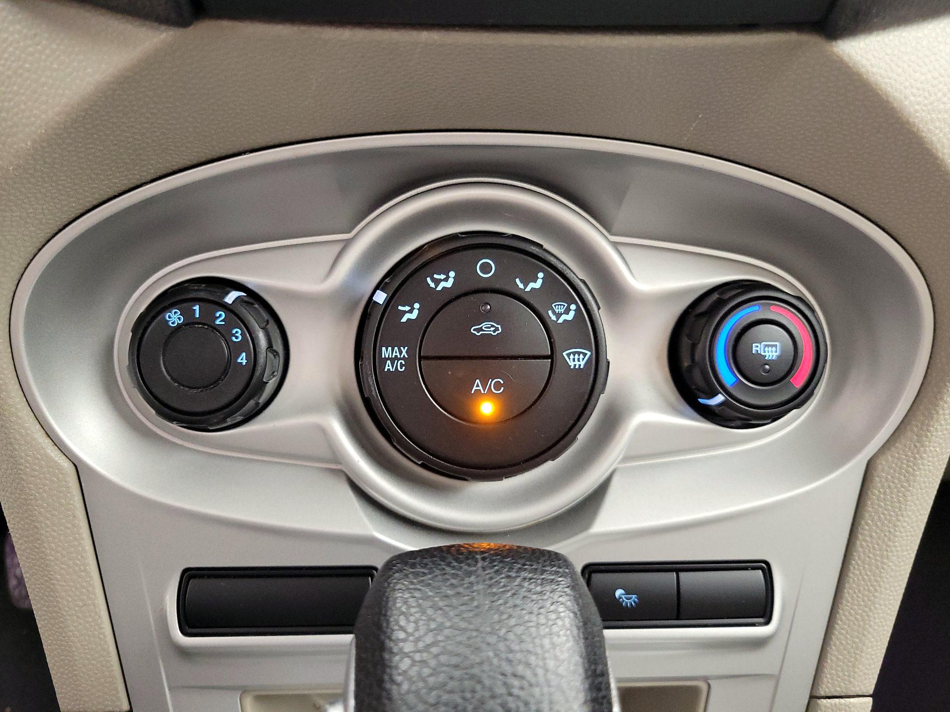 Thumbnail: 2016 Ford Fiesta - 15