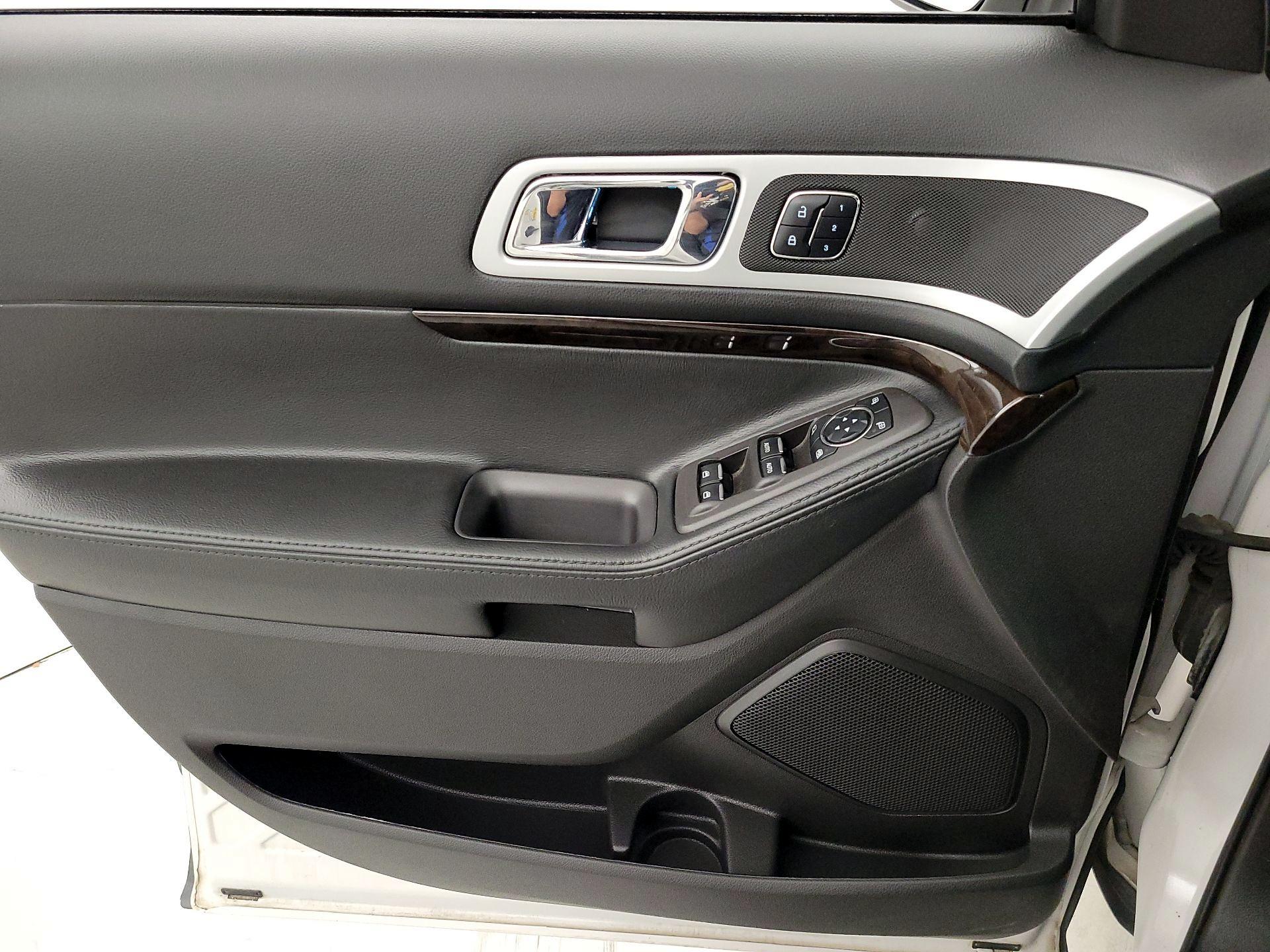Thumbnail: 2015 Ford Explorer - 12