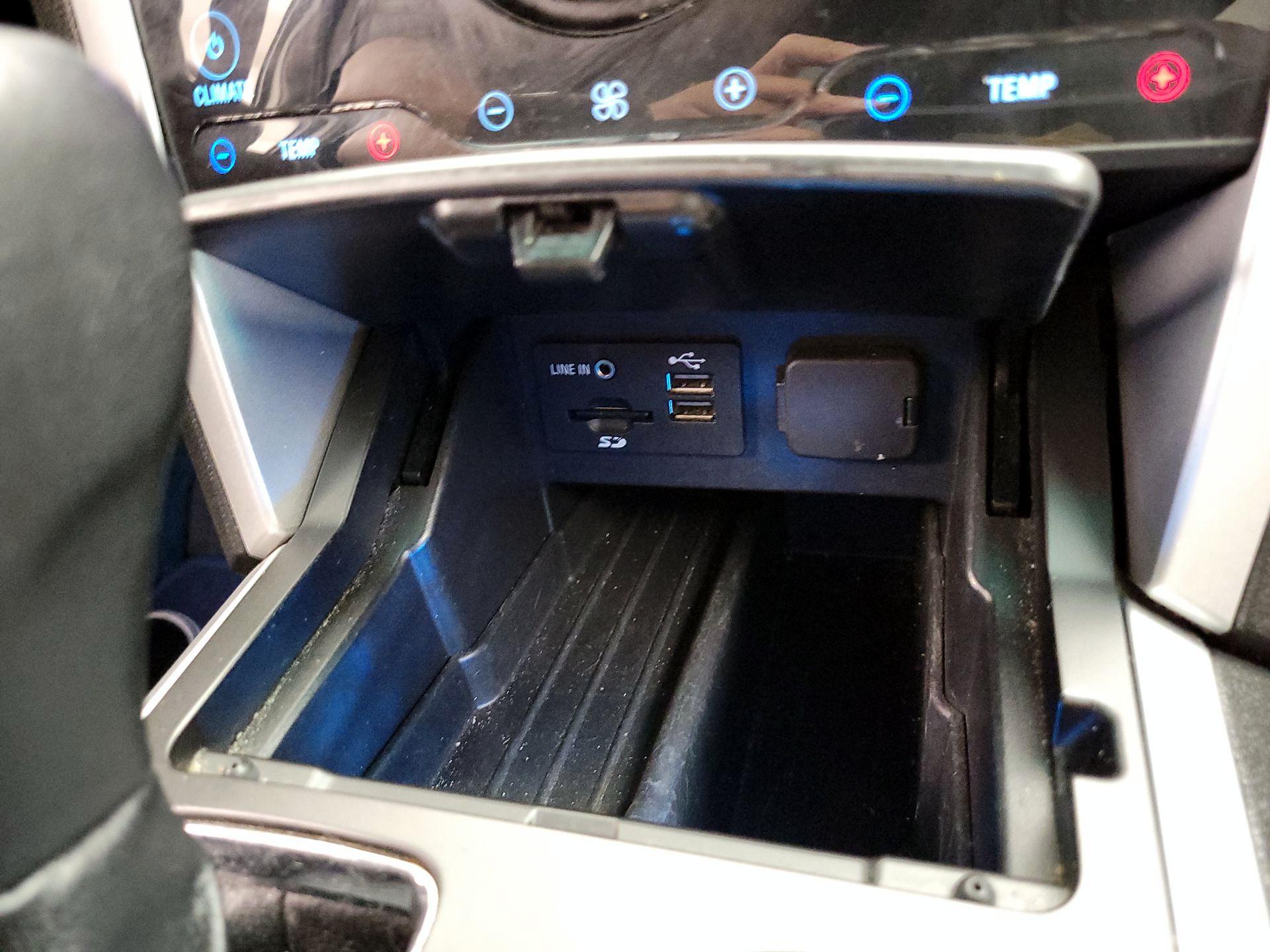 Thumbnail: 2015 Ford Explorer - 19