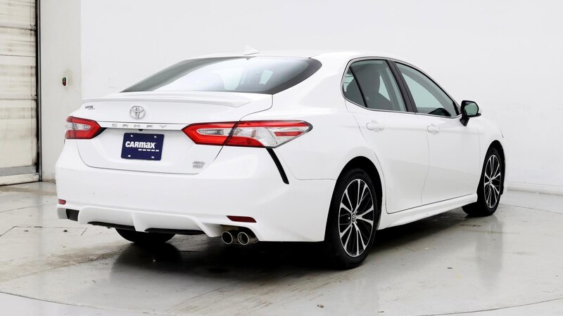 2020 Toyota Camry SE 8