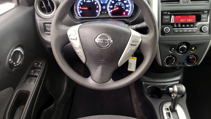 2016 Nissan Versa SV 10