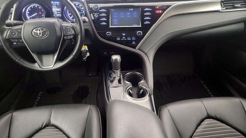 2018 Toyota Camry SE 9