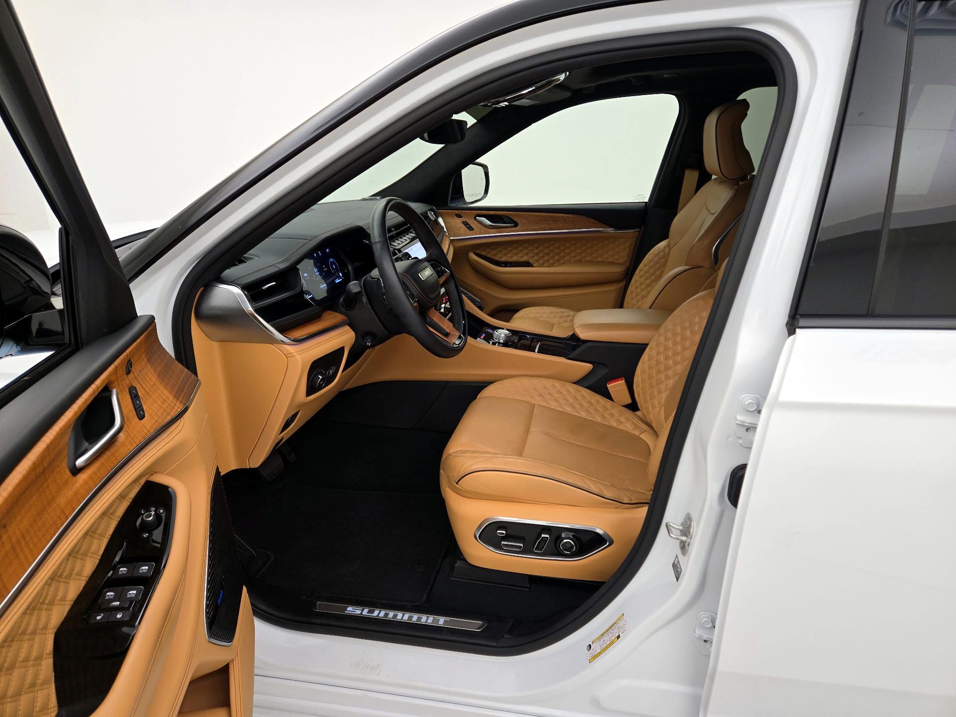 Thumbnail: 2023 Jeep Grand Cherokee - 11
