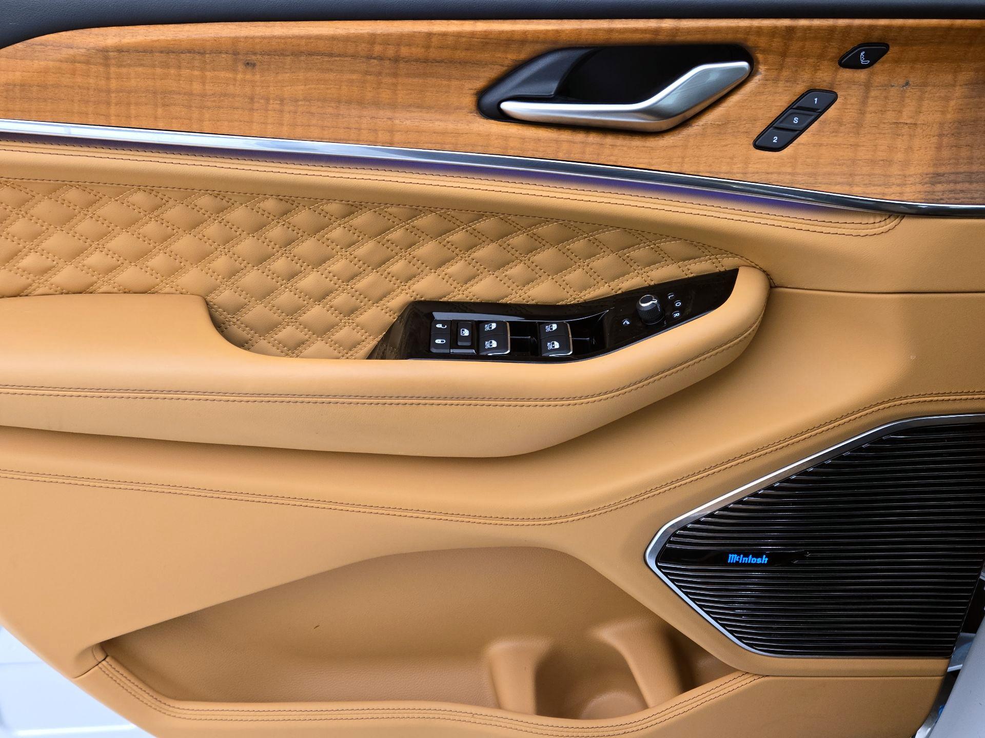 Thumbnail: 2023 Jeep Grand Cherokee - 12