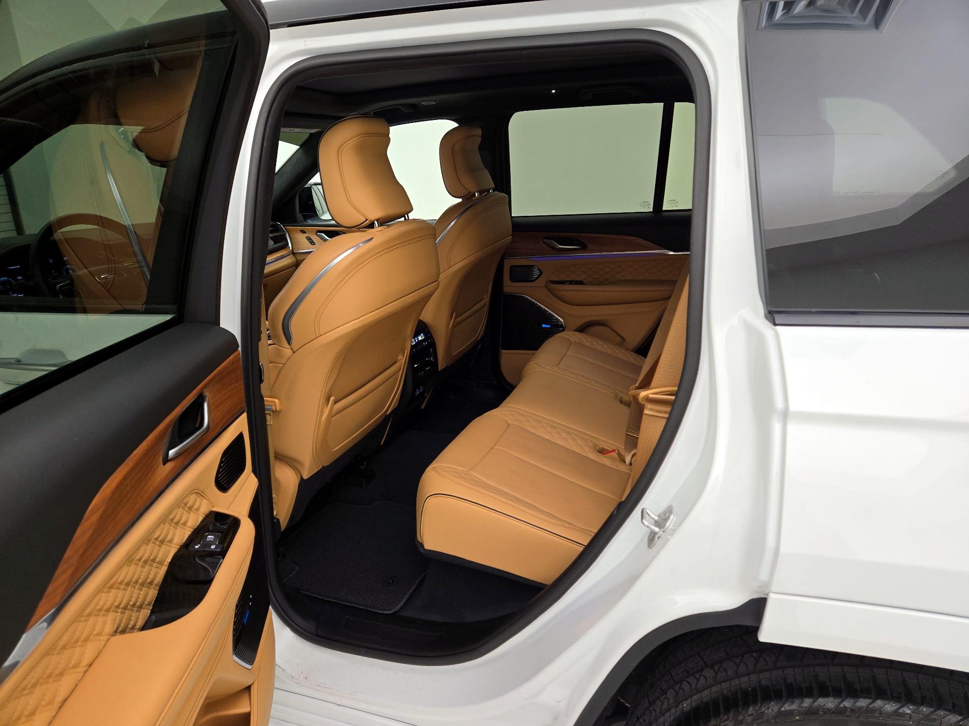 Thumbnail: 2023 Jeep Grand Cherokee - 20