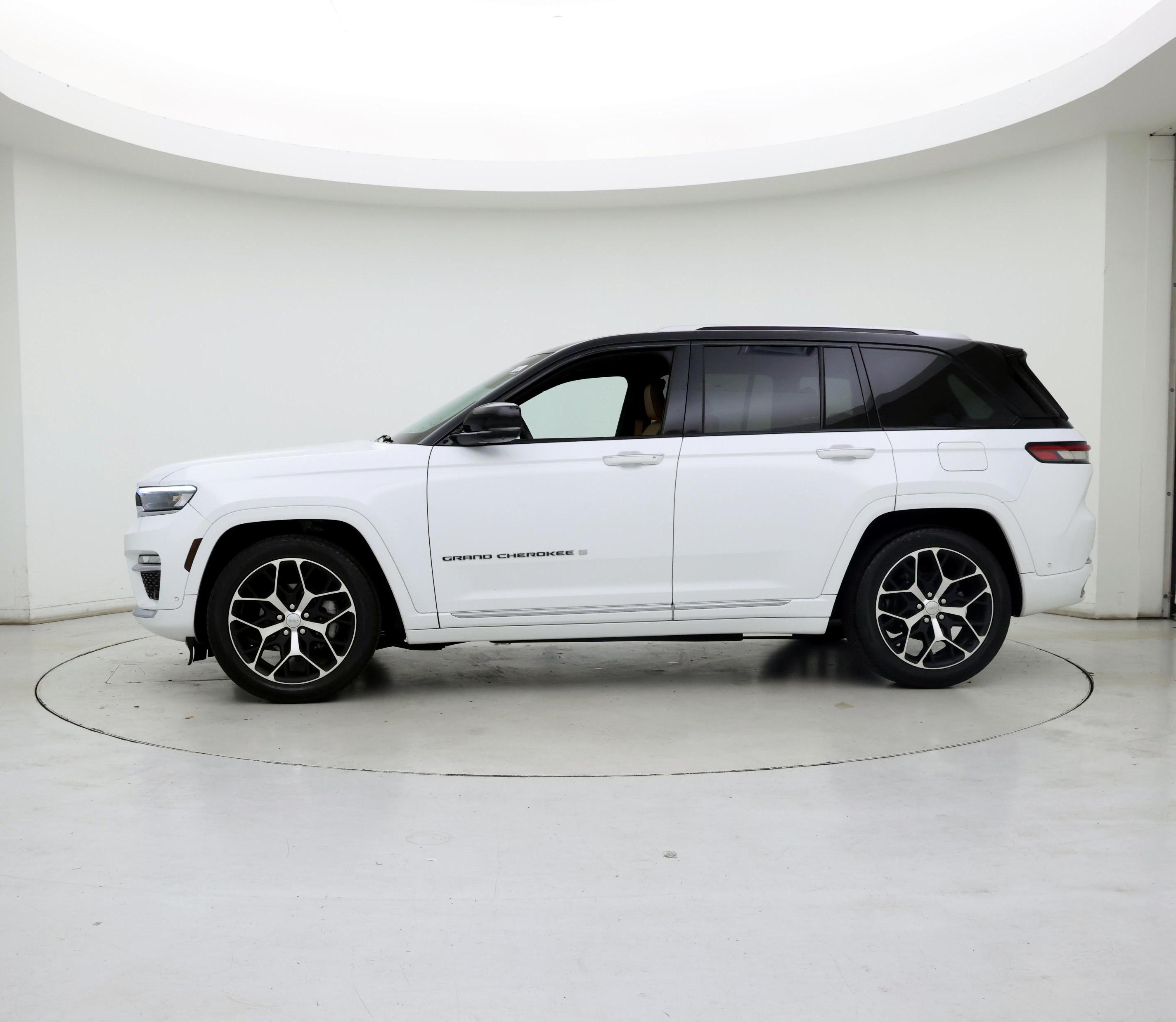 Thumbnail: 2023 Jeep Grand Cherokee - 3