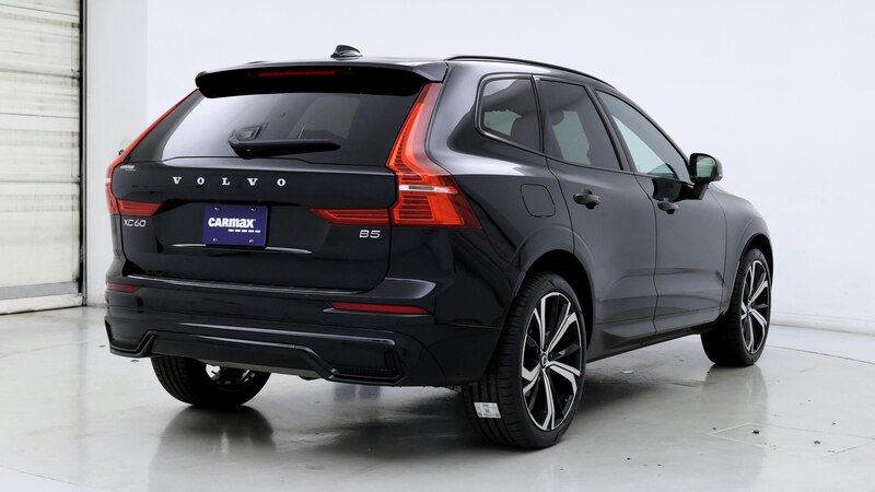 2022 Volvo XC60 B5 R-Design 8