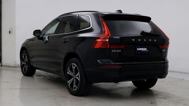 2022 Volvo XC60 B5 Momentum 2