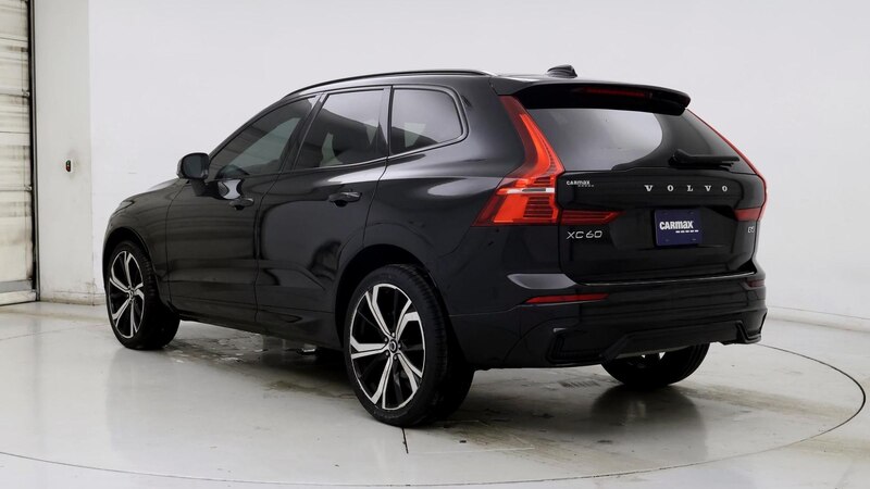 2022 Volvo XC60 B5 R-Design 2