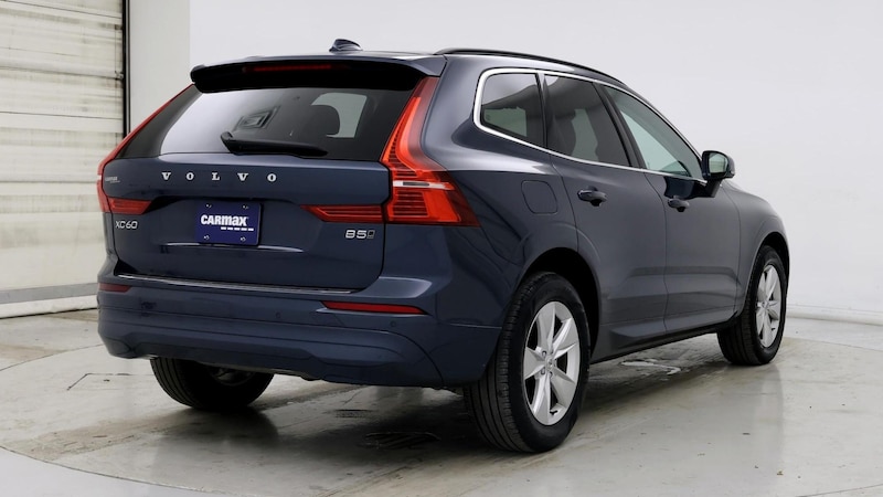 2022 Volvo XC60 B5 Momentum 8