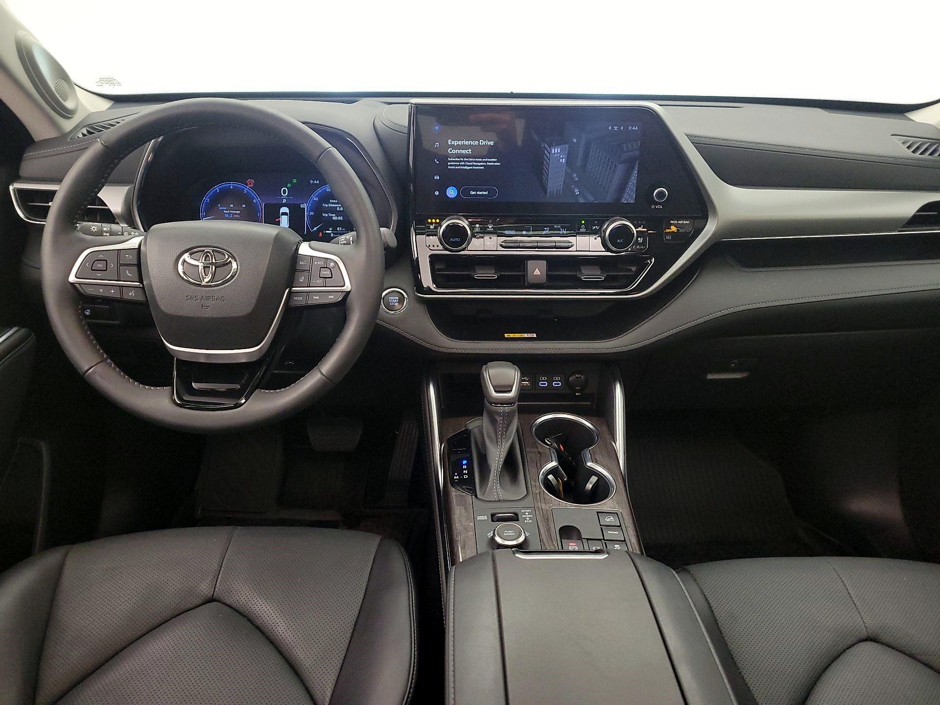 Thumbnail: 2023 Toyota Highlander - 9