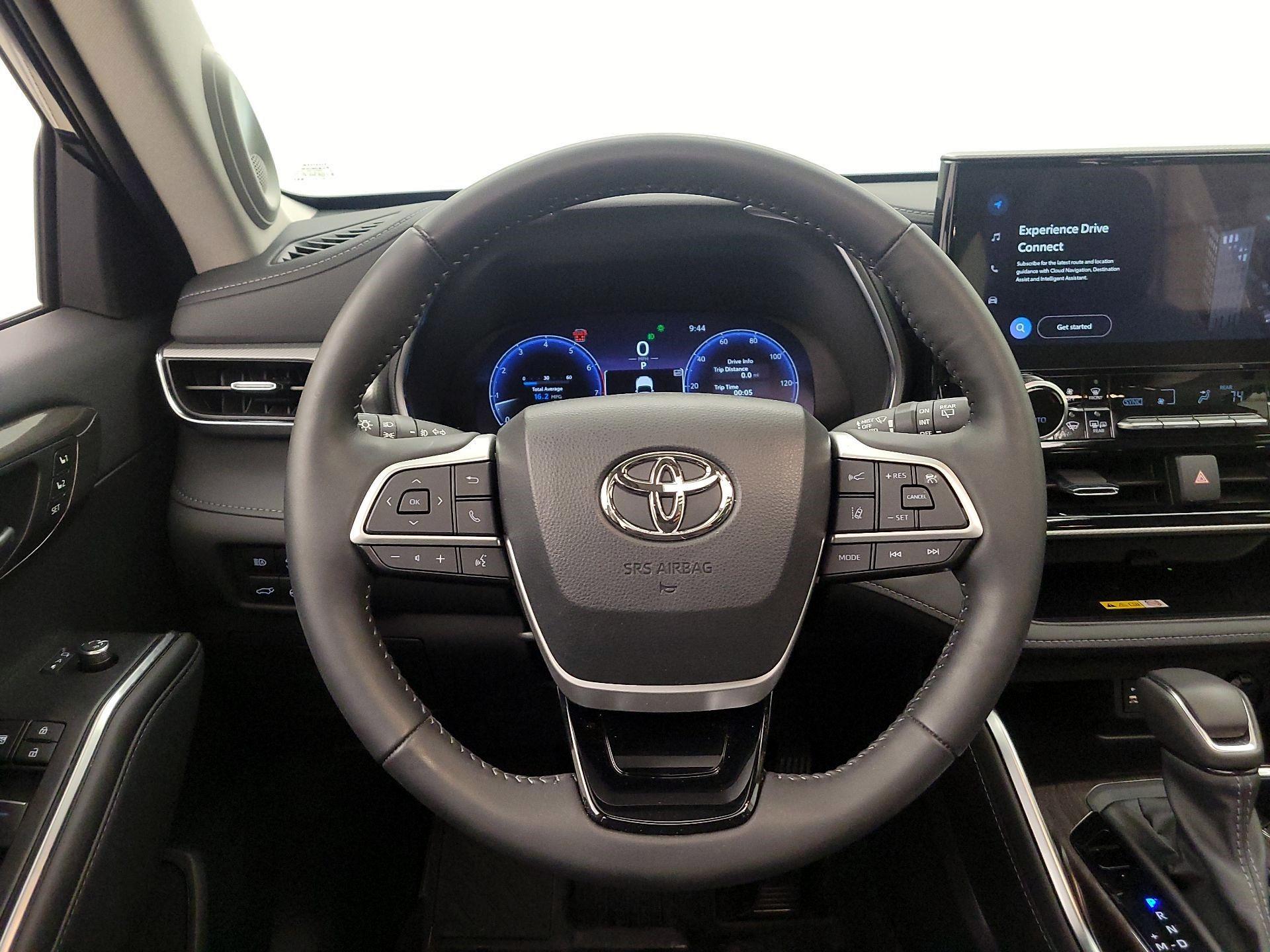 Thumbnail: 2023 Toyota Highlander - 10