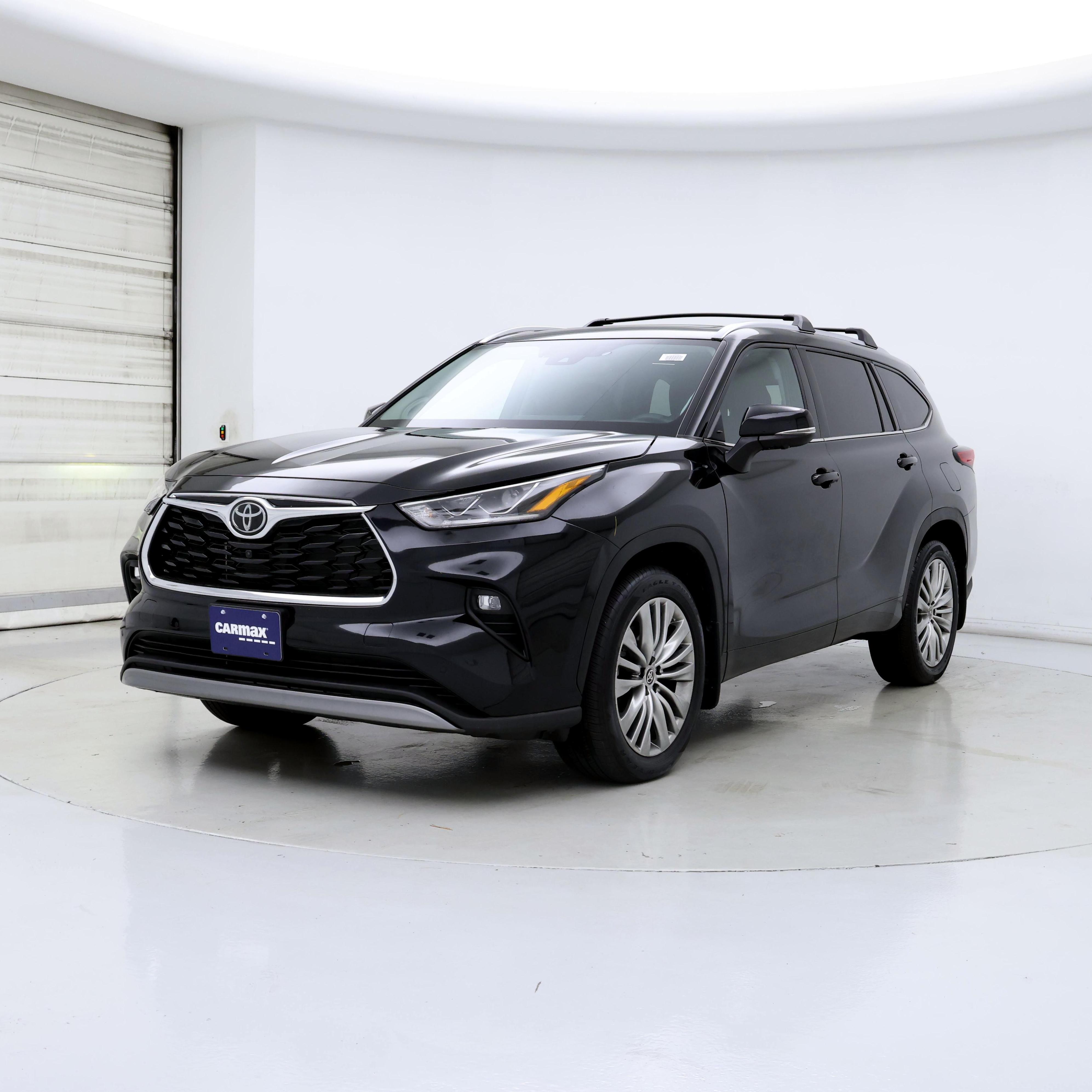 Thumbnail: 2023 Toyota Highlander - 4