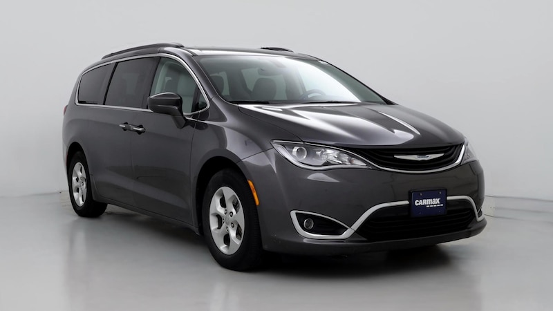 2017 Chrysler Pacifica Premium Hero Image