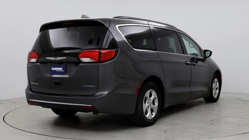 2017 Chrysler Pacifica Premium 8