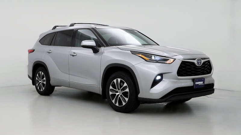 2022 Toyota Highlander XLE Hero Image