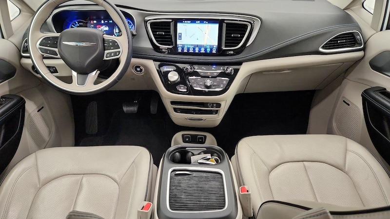 2018 Chrysler Pacifica Hybrid Limited 9