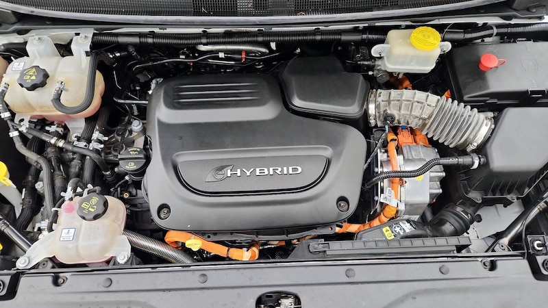 2018 Chrysler Pacifica Hybrid Limited 24