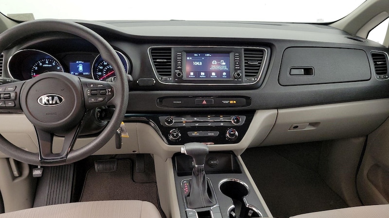 2019 Kia Sedona LX 9