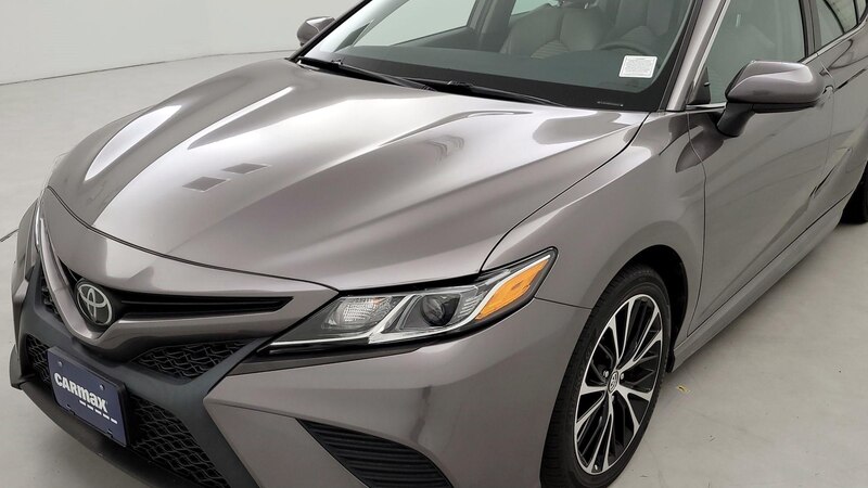 2018 Toyota Camry SE 3