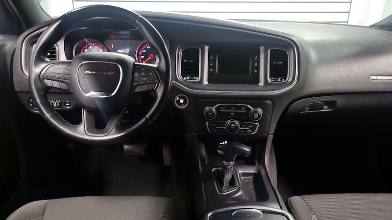 2017 Dodge Charger SE 9