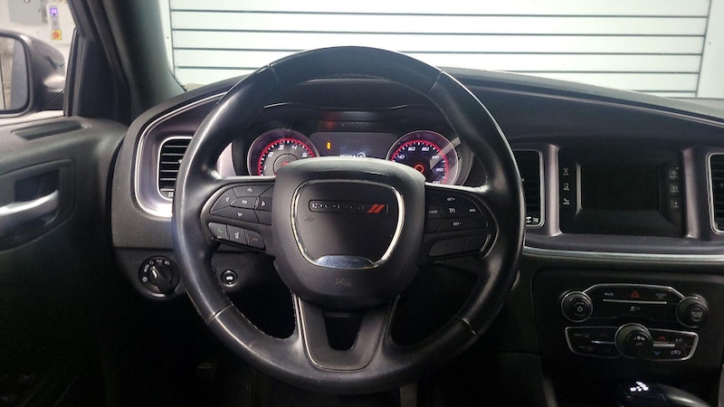 2017 Dodge Charger SE 10