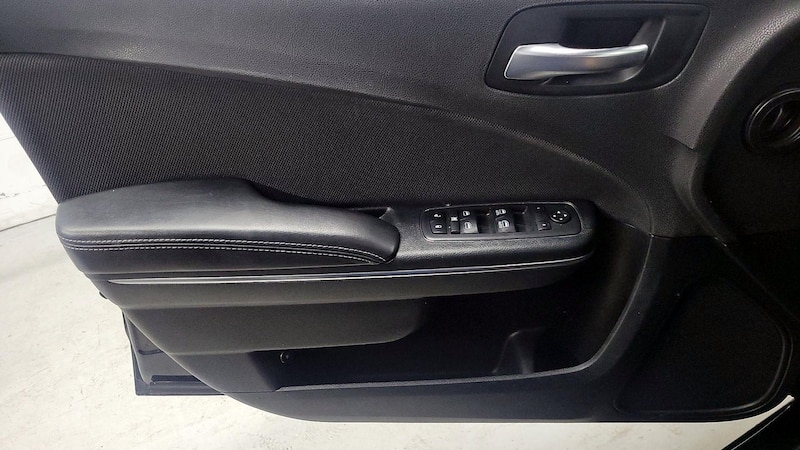 2017 Dodge Charger SE 12