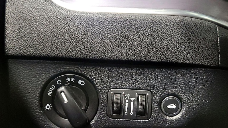 2017 Dodge Charger SE 13