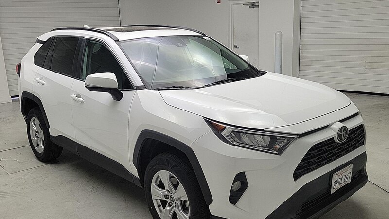 2020 Toyota RAV4 XLE 3