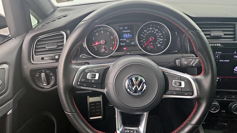 2021 Volkswagen Golf GTI SE 10