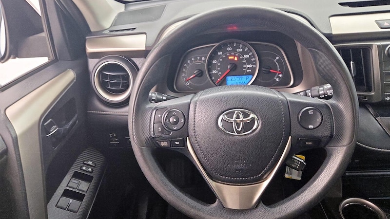 2014 Toyota RAV4 XLE 10