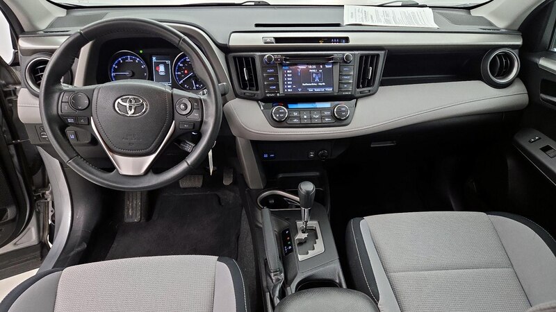 2017 Toyota RAV4 XLE 9