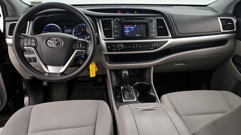 2019 Toyota Highlander LE 9