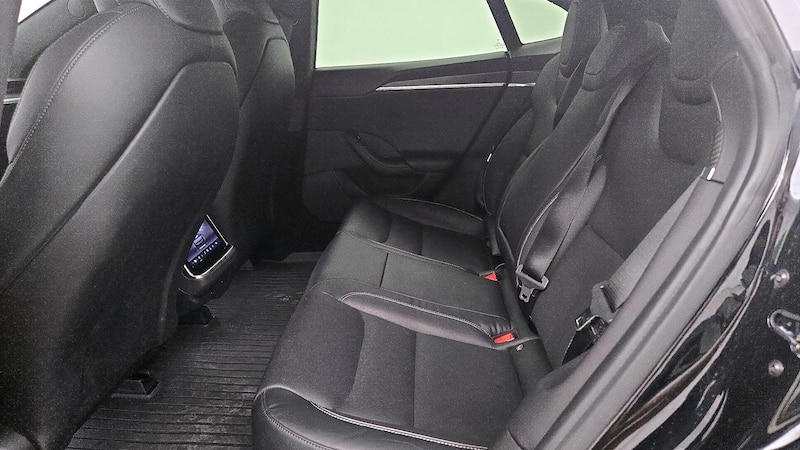 2022 Tesla Model S Plaid 18