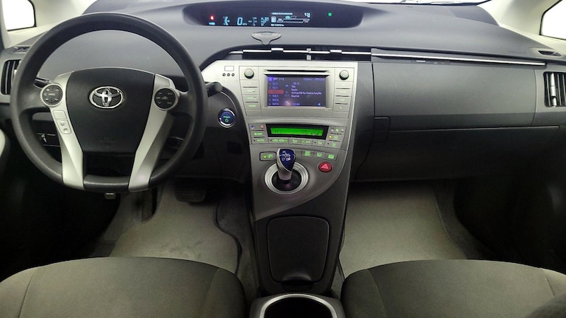 2013 Toyota Prius Two 9