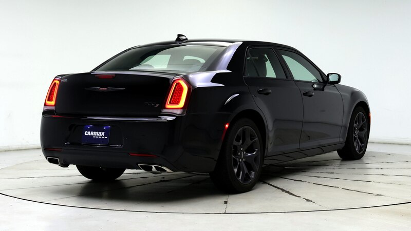 2023 Chrysler 300 S 8