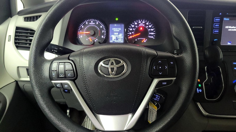 2015 Toyota Sienna LE 10