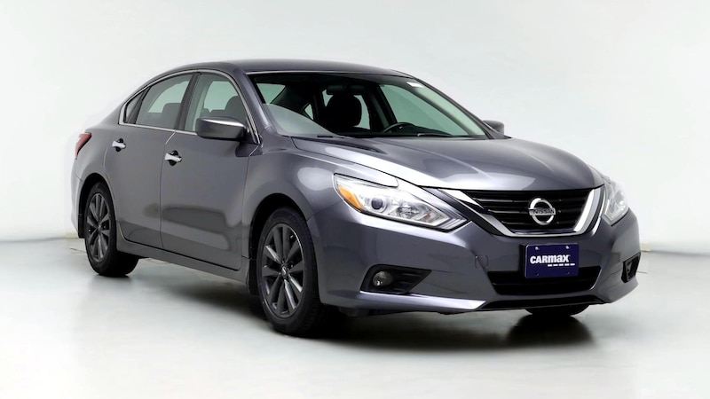 2016 Nissan Altima SV Hero Image