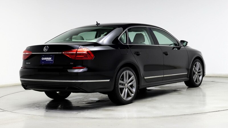 2016 Volkswagen Passat R-Line 8