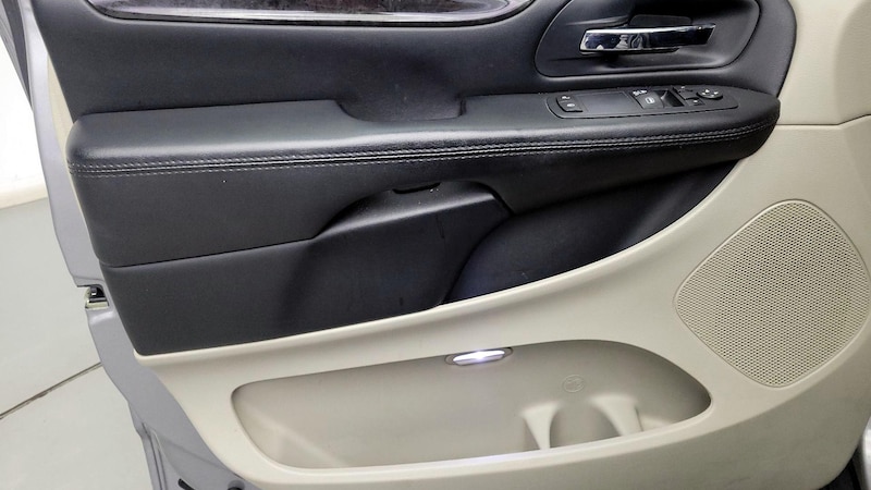 2016 Dodge Grand Caravan SE 12