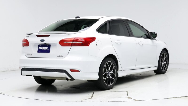 2015 Ford Focus SE 8