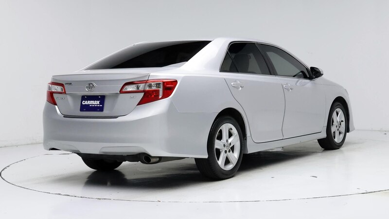 2014 Toyota Camry SE 8