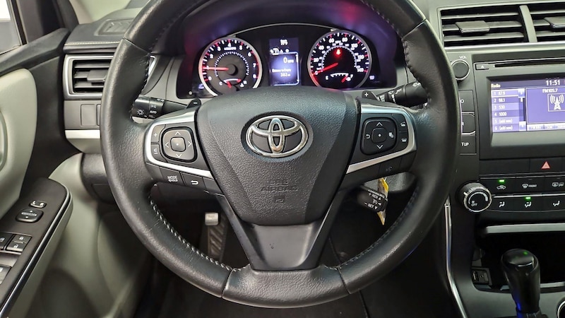 2017 Toyota Camry SE 10