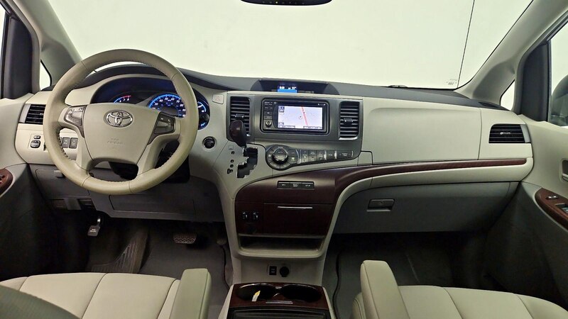 2013 Toyota Sienna XLE 9