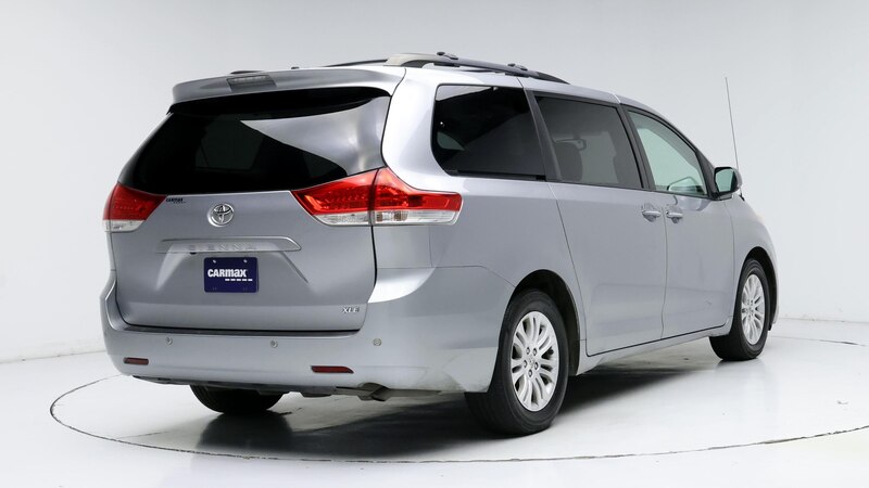 2013 Toyota Sienna XLE 8