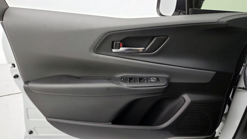2023 Toyota Prius XLE 12