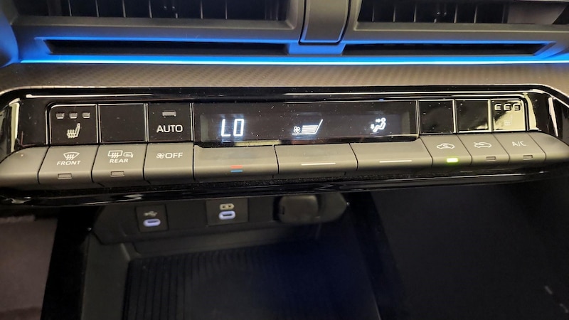 2023 Toyota Prius XLE 17