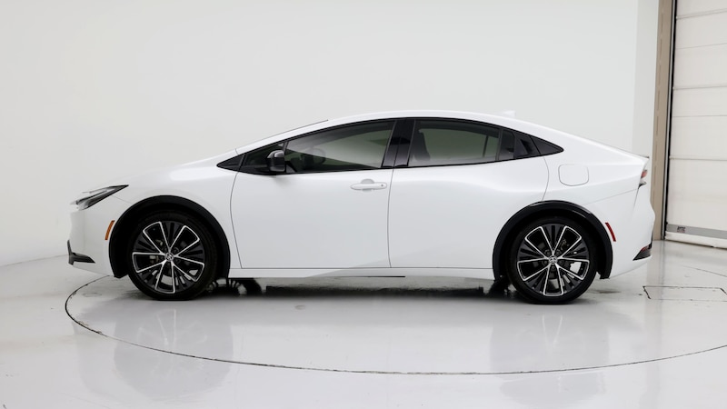 2023 Toyota Prius XLE 3