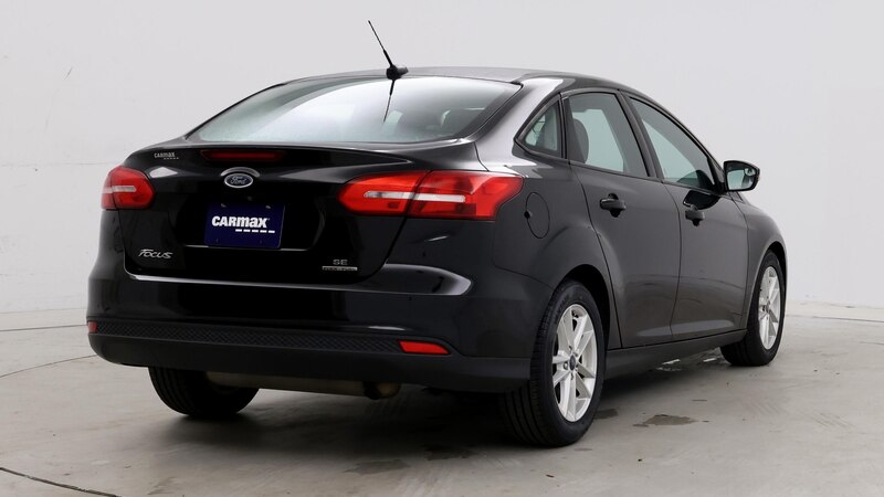 2016 Ford Focus SE 8